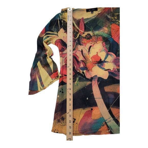 B.L.E.U.‎ Abstract Floral Top Bell Sleeve Rhinestone Embellishments Women's Sm - Picture 7 of 9